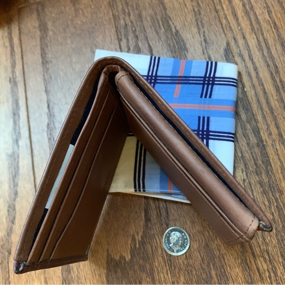 Tommy Hilfiger leather wallet - Picture 7 of 9